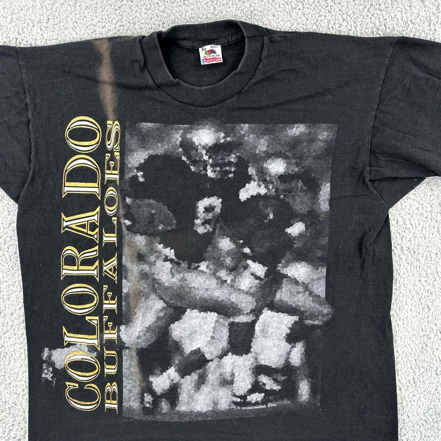 Fruit Of The Loom VINTAGE Fruit of the Loom XL Black SS USA Made T Shirt 1995 CU Buffalos Football Size US XL / EU 56 / 4 - 6 Thumbnail