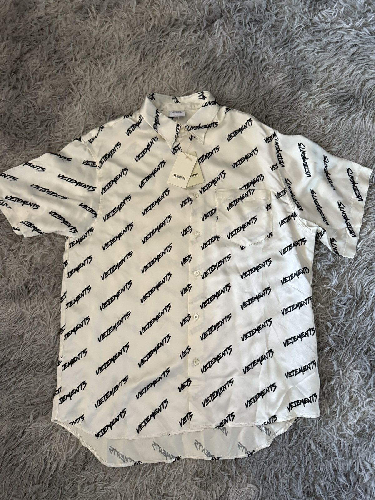 Vetements ✦ all over printed silk shirt Size US XS / EU 42 / 0 - 1 Thumbnail