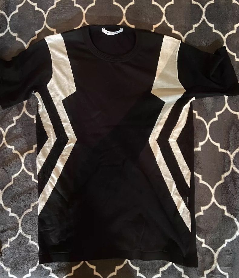 Givenchy Givenchy Knitted Short Sleeve, Very Good Looking, Stylish Size US M / EU 48-50 / 2 - 1 Thumbnail