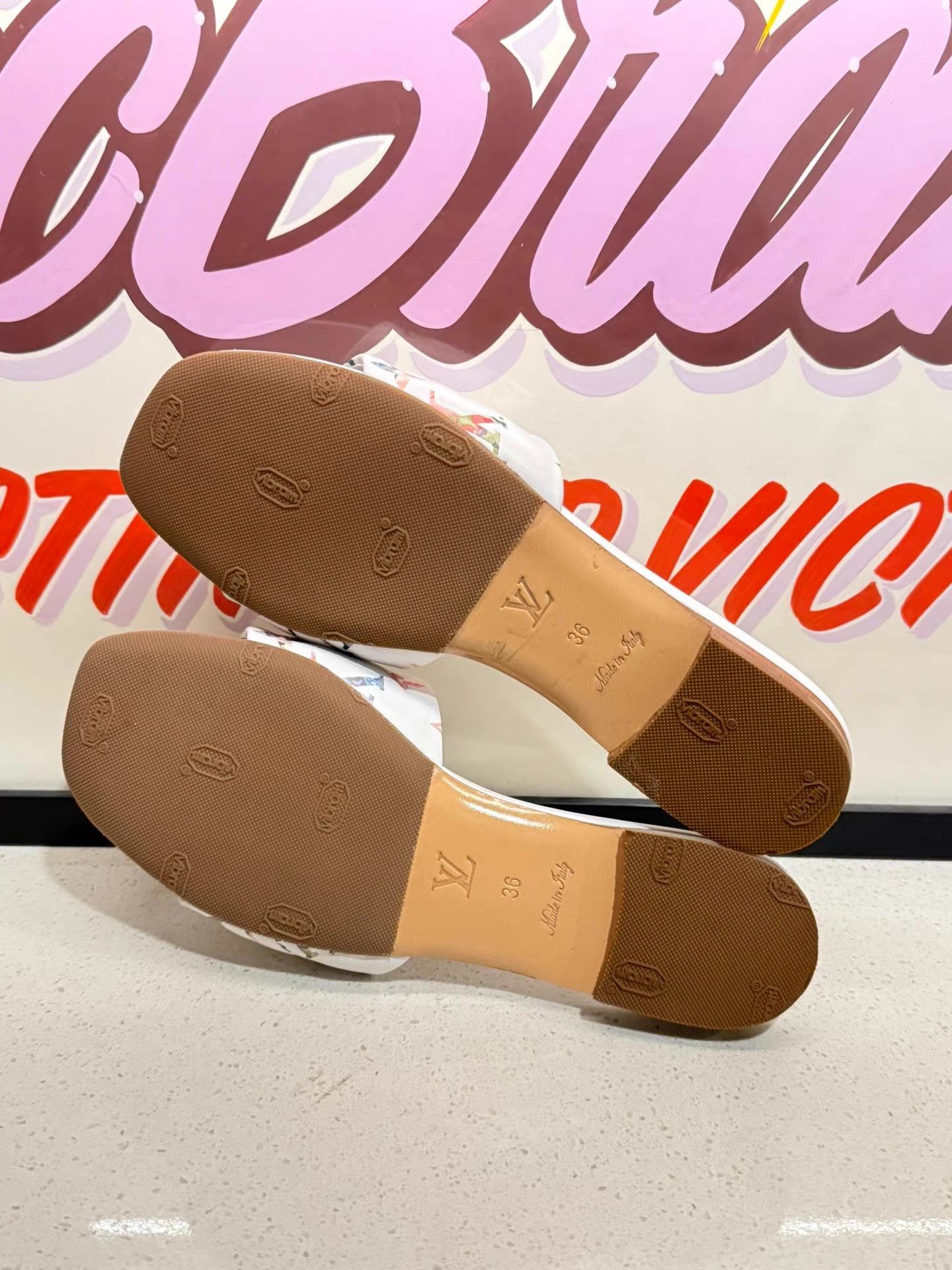 Louis Vuitton Louis Vuitton Revival slip-onslide sandalsWomen’s white Ｑ20 Size US 6 / IT 36 - 5 Thumbnail