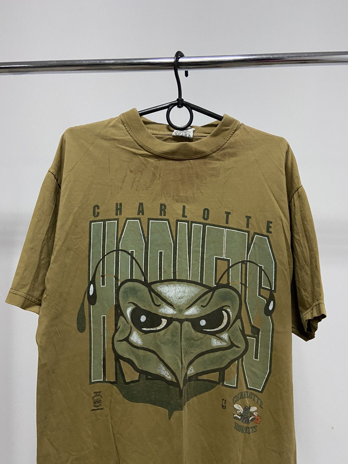 NBA × Vintage Charlotte Hornets Vintage T Shirt Big Logo NBA Size US L / EU 52-54 / 3 - 2 Thumbnail