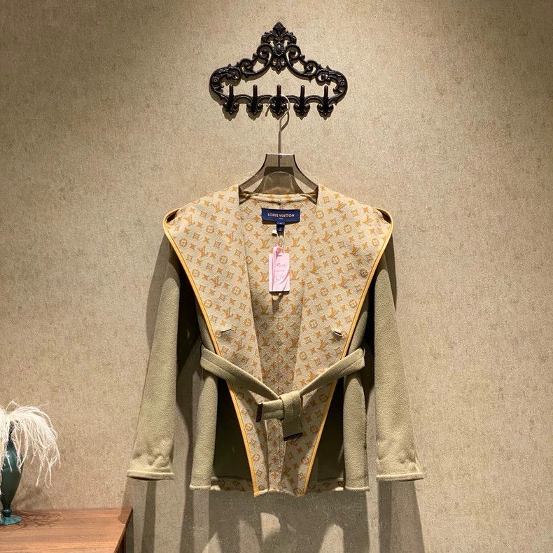 Louis Vuitton Louis Vuitton Camel presbyopic full print bathrobe coat Size 4XL / US 24-26 - 1 Thumbnail