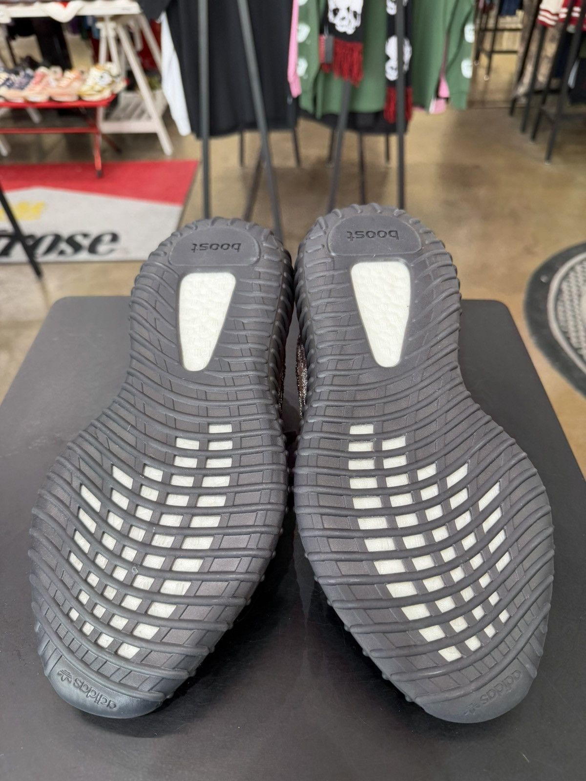 Adidas Yeezy Boost 350 V2 MX Rock Size 9 (2024) Size US 9 / EU 42 - 9 Thumbnail