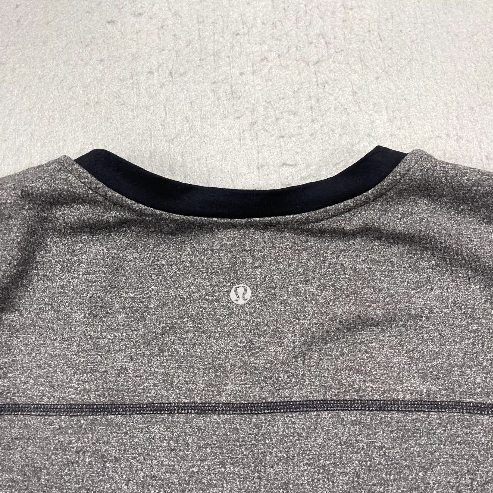 Lululemon Lululemon Shirt Mens Large Gray Heather Long Sleeve Stretch Gym Workout Logo Size US L / EU 52-54 / 3 - 5 Thumbnail