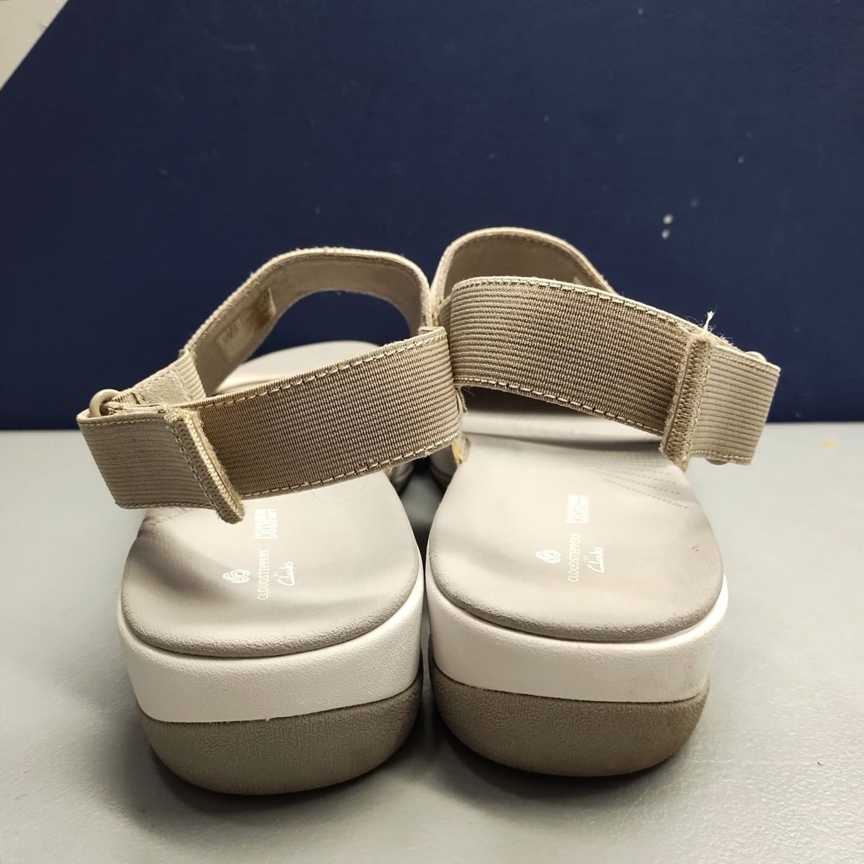 Clarks Clarks Cloudsteppers Sandals Womens Size 11 Gray White Cushioned Hook & Loop Size US 11 / IT 41 - 5 Thumbnail
