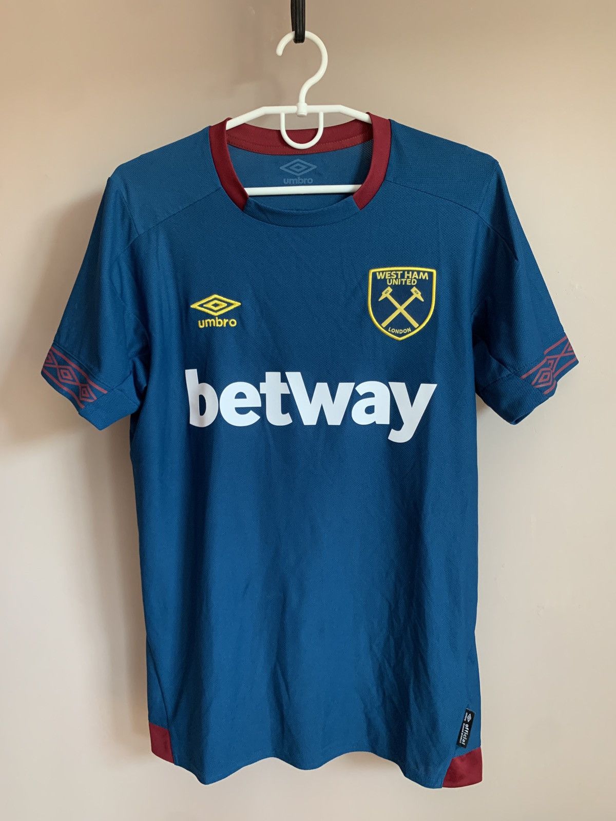Umbro West Ham United Away Football Shirt Umbro Soccer Jersey Sz S Size US S / EU 44-46 / 1 - 1 Thumbnail
