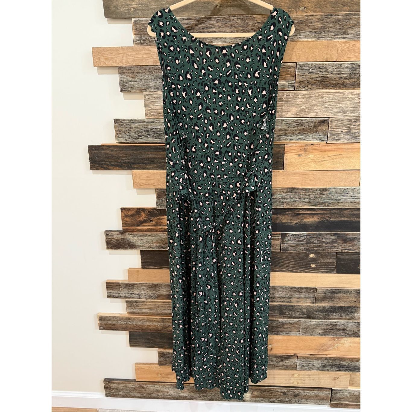 Other TORRID NWT GREEN LEOPARD STUDIO KNIT TIE FRONT HI-LOW DRESS Size 4XL / US 24-26 - 3 Thumbnail