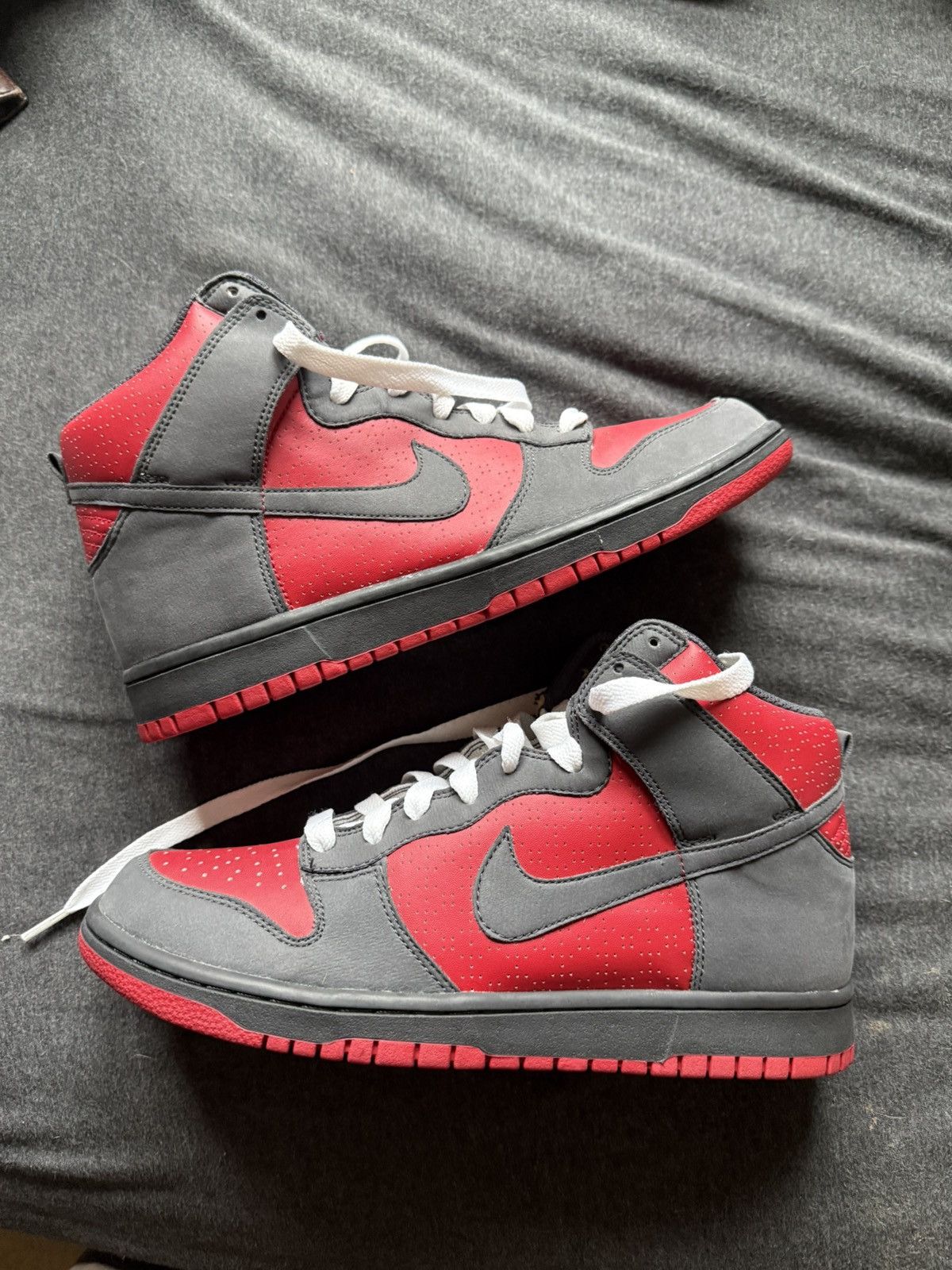 Nike 2009 Nike Dunk High Ultraman Red Size US 9.5 / EU 42-43 - 1 Thumbnail