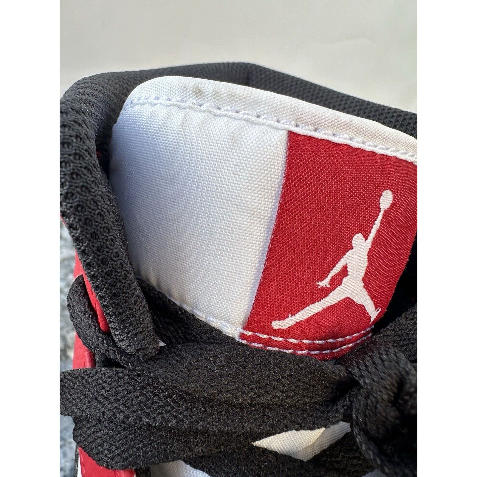 Jordan Brand × Nike Nike Air Jordan 1 Mid Chicago Football Cleats Men’s Size 12 Size US 12 / EU 45 - 6 Thumbnail