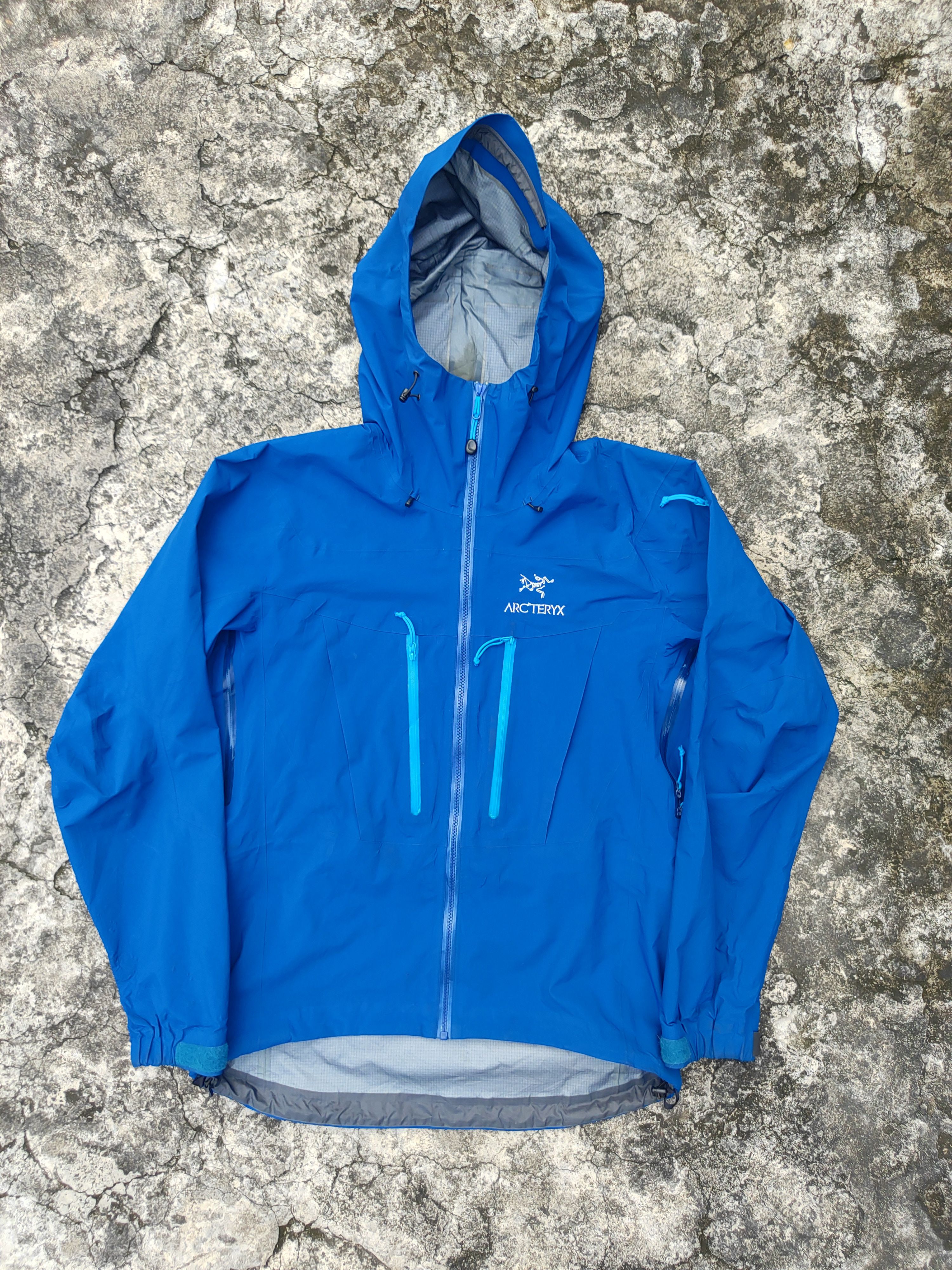 Pre-owned Arc'teryx Alpha Sv In Blue