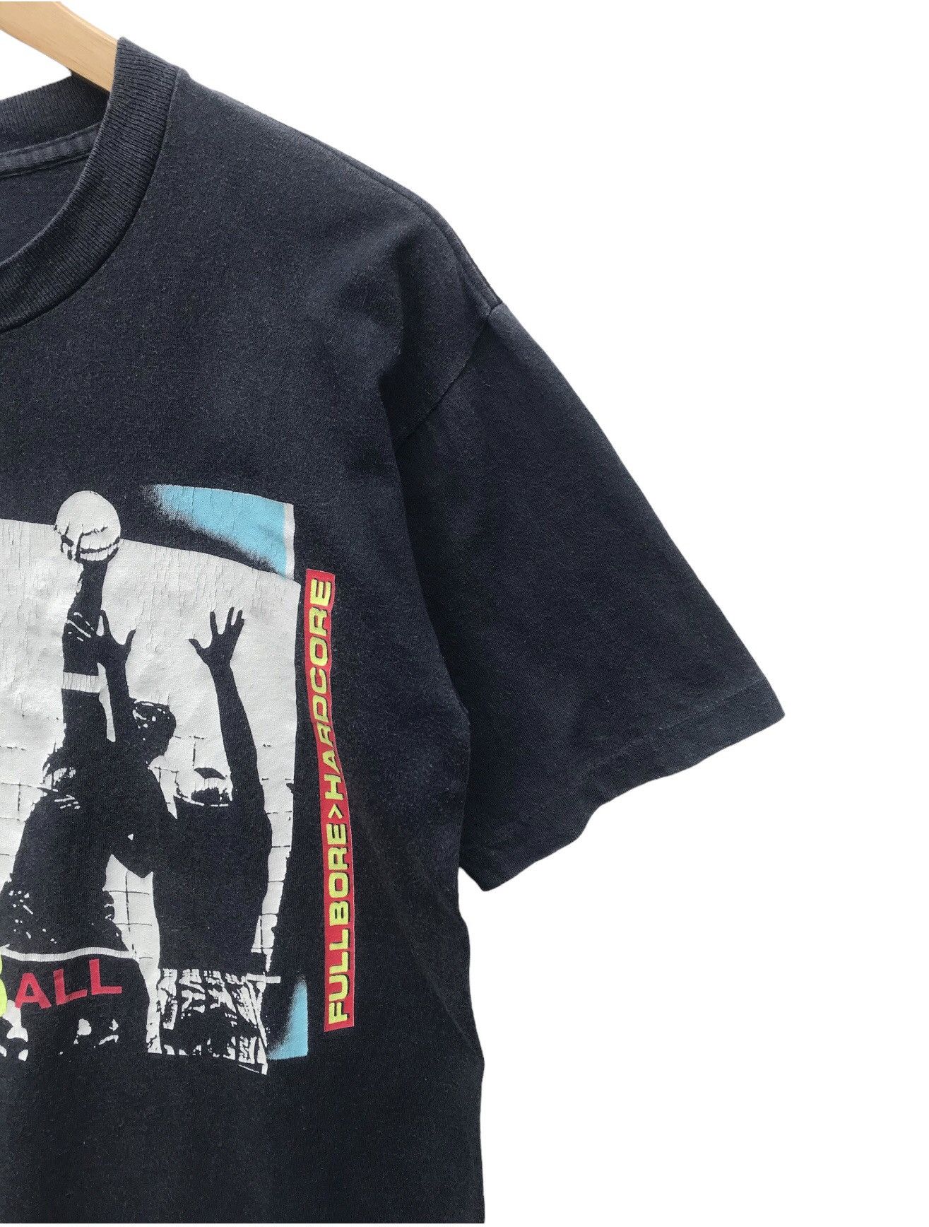 Body Glove Vintage 1988 Body Glove Volleyball Sportwear Faded Shirt Size US S / EU 44-46 / 1 - 7 Thumbnail