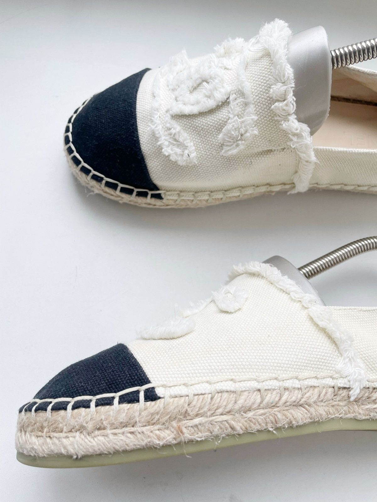 Chanel Chanel Big Logo Espadrilles White & Blue Made Spain Size 38 Size US 8 / IT 38 - 5 Thumbnail