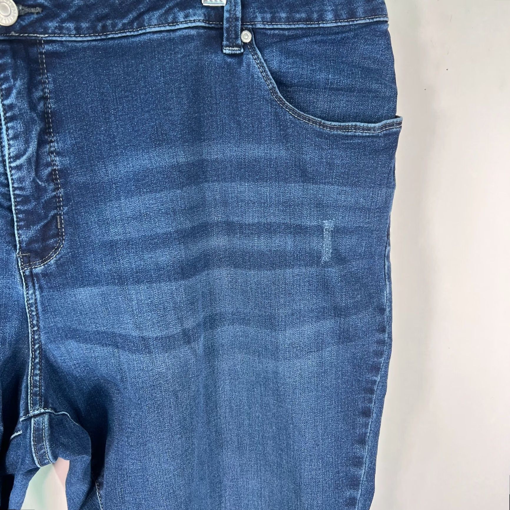 Lee Lee Jeans Women Slimming High Rise Skinny Blue 24W Plus Adult Denim Pants Medium Color Blue 30in Inseam Mens Womens? Size 42" / US 20 - 7 Thumbnail
