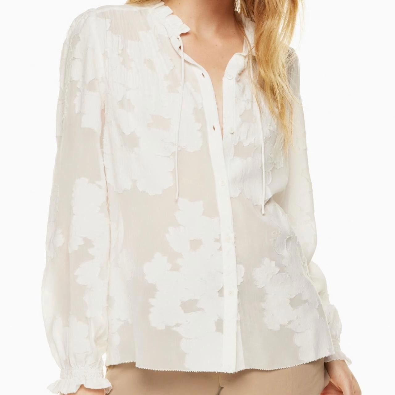Aritzia white floral button up🤍 Size S / US 4 / IT 40 - 3 Thumbnail