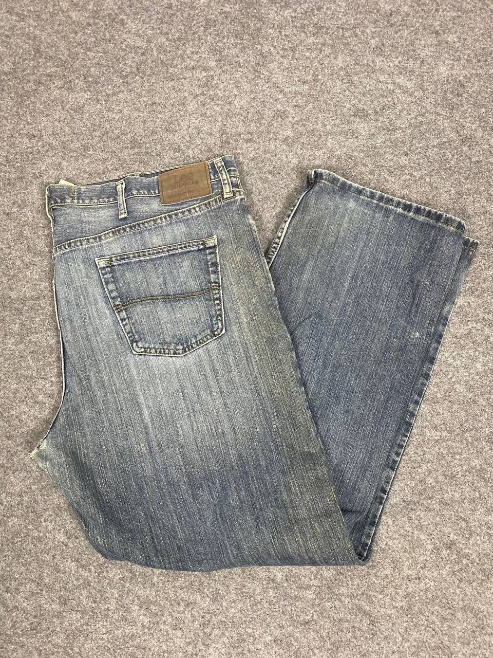Lee lee relaxed straight leg distressed denim nice design Size US 43 - 2 Thumbnail