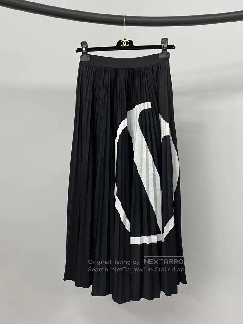 Valentino Valentino White large logo printed pleated skirt Size S / US 4 / IT 40 - 1 Thumbnail