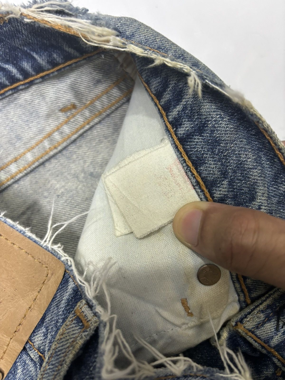 Levi's RARE LEVIS 501 BUTTON 501 DISTRESSED DENIM JEANS Size US 29 - 11 Thumbnail