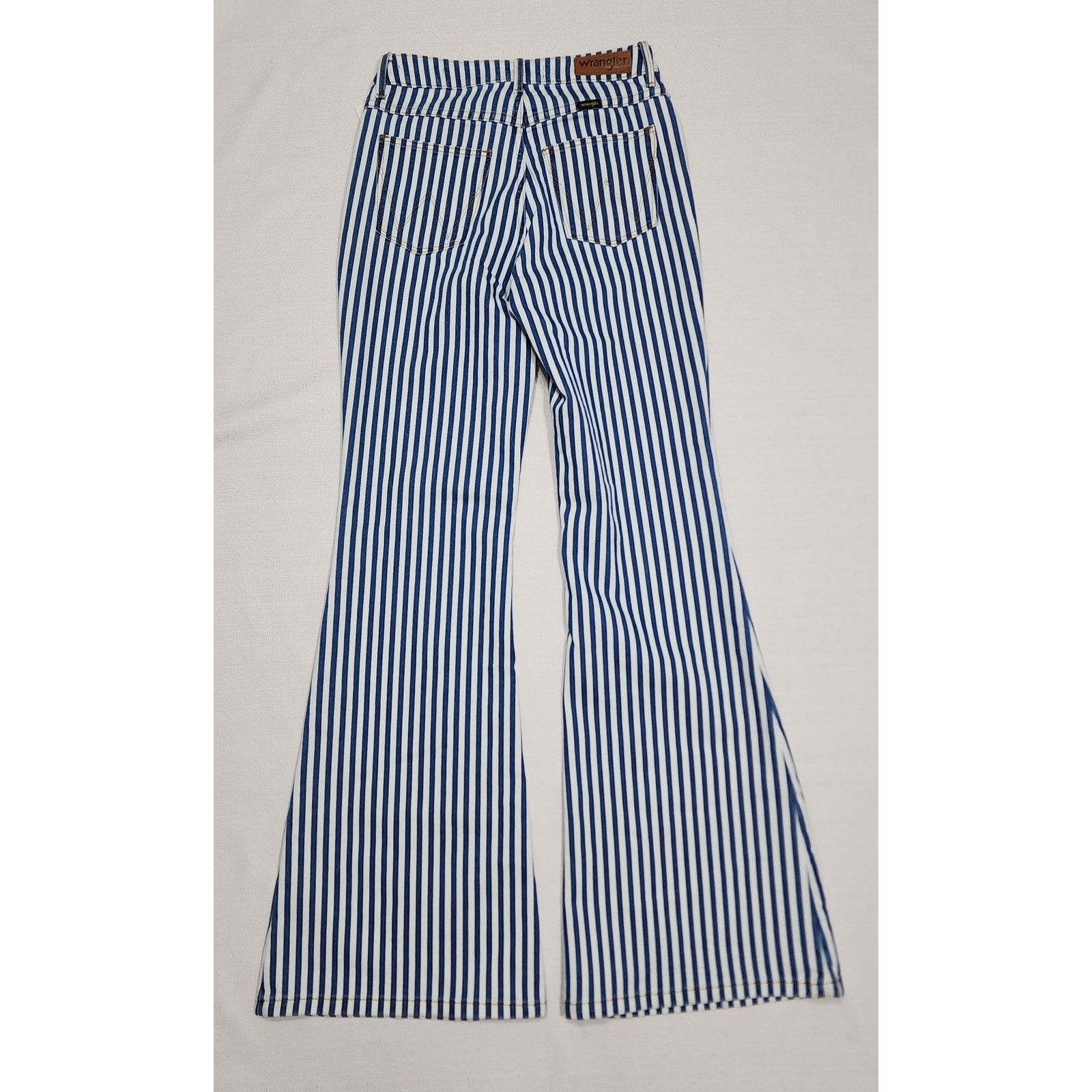 Wrangler Wrangler women's high rise fierce flair jeans W24' x L40'' Size 28" / US 6 / IT 42 - 2 Thumbnail