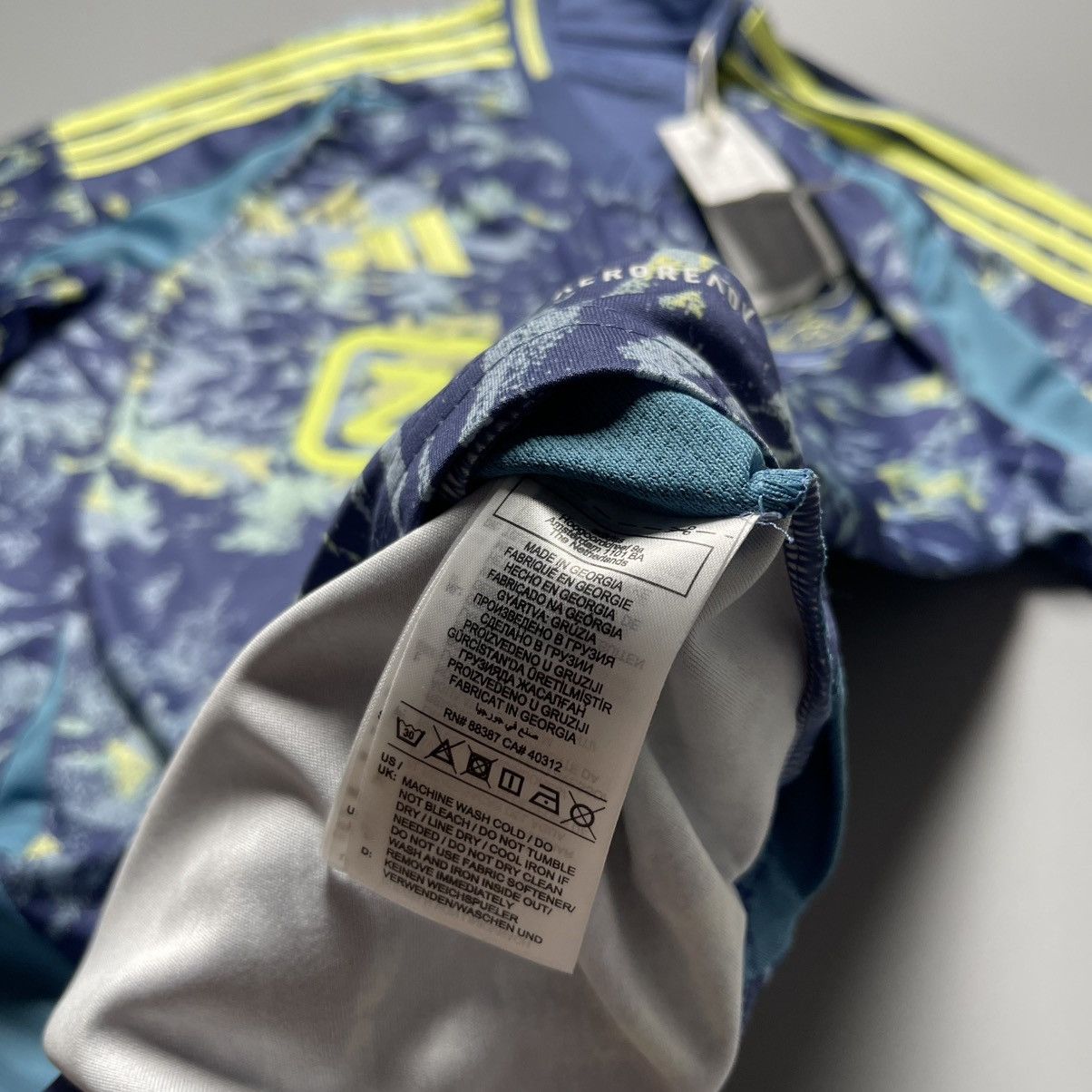 Vintage NWT AJAX ADIDAS 2024/2025 FOOTBALL AWAY JERSEY #23 BERGHUIS Size US M / EU 48-50 / 2 - 9 Thumbnail