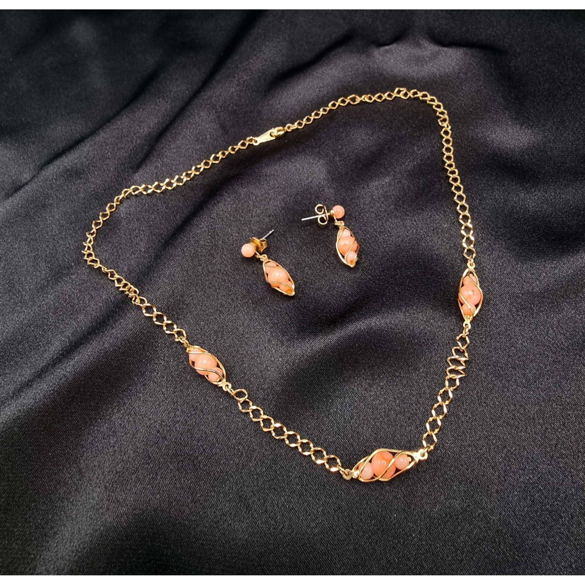Vintage Vintage AVON 1990s Gold Tone Chain Necklace & Earrings Set W Size ONE SIZE - 2 Thumbnail