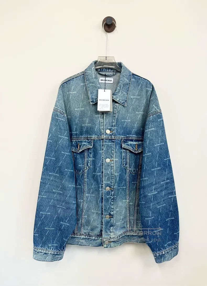 Balenciaga Balenciaga Blue denim jacket with full logo letter embroid Size XS / US 0-2 / IT 36-38 - 1 Thumbnail