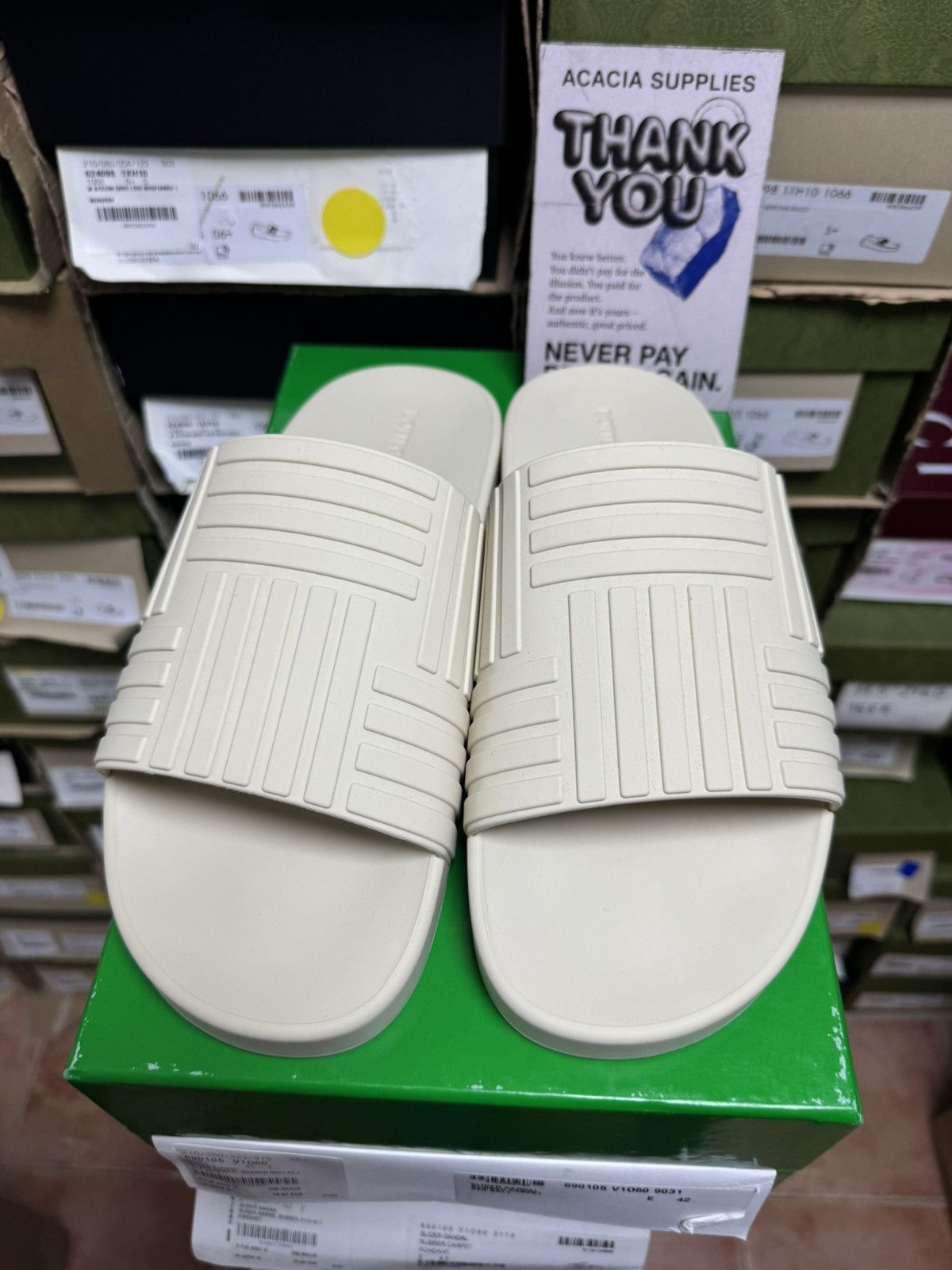 Bottega Veneta Bottega Veneta Embossed Rubber Slides Size US 9 / EU 42 - 2 Thumbnail