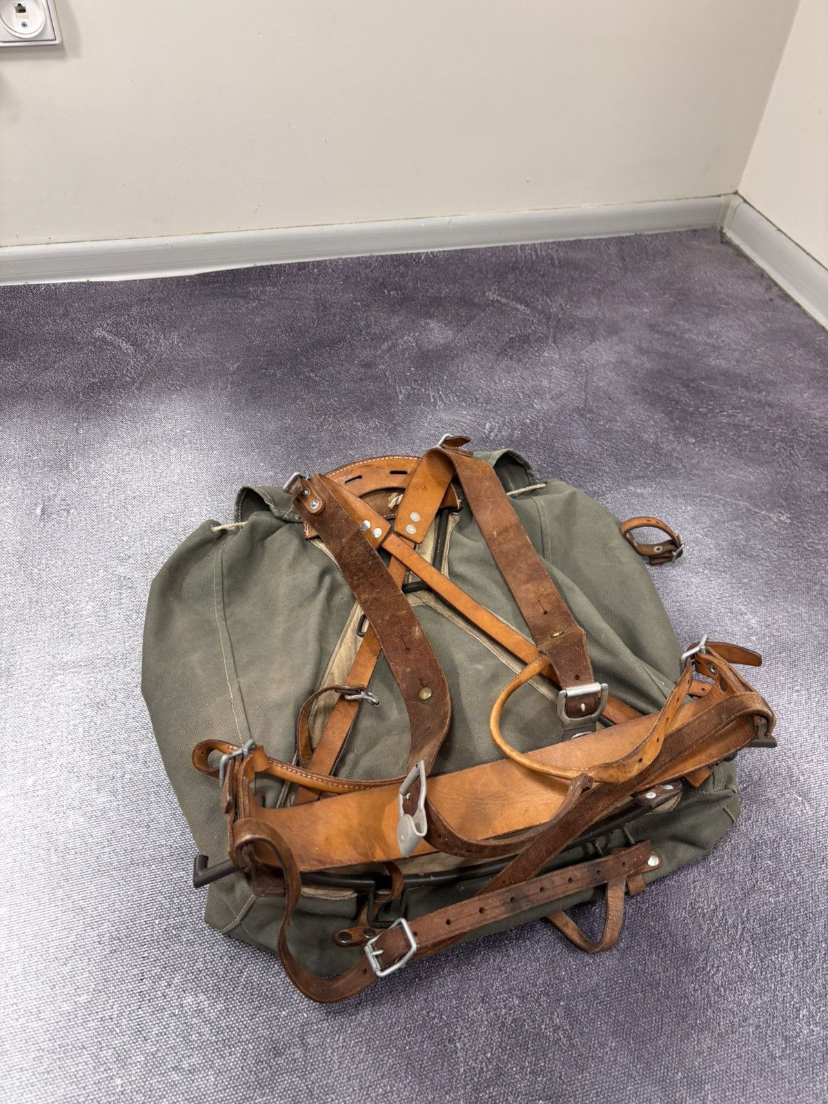 Other Vintage Swedish Army M39 Backpack Canvas Leather Metal Frame Size ONE SIZE - 14 Thumbnail