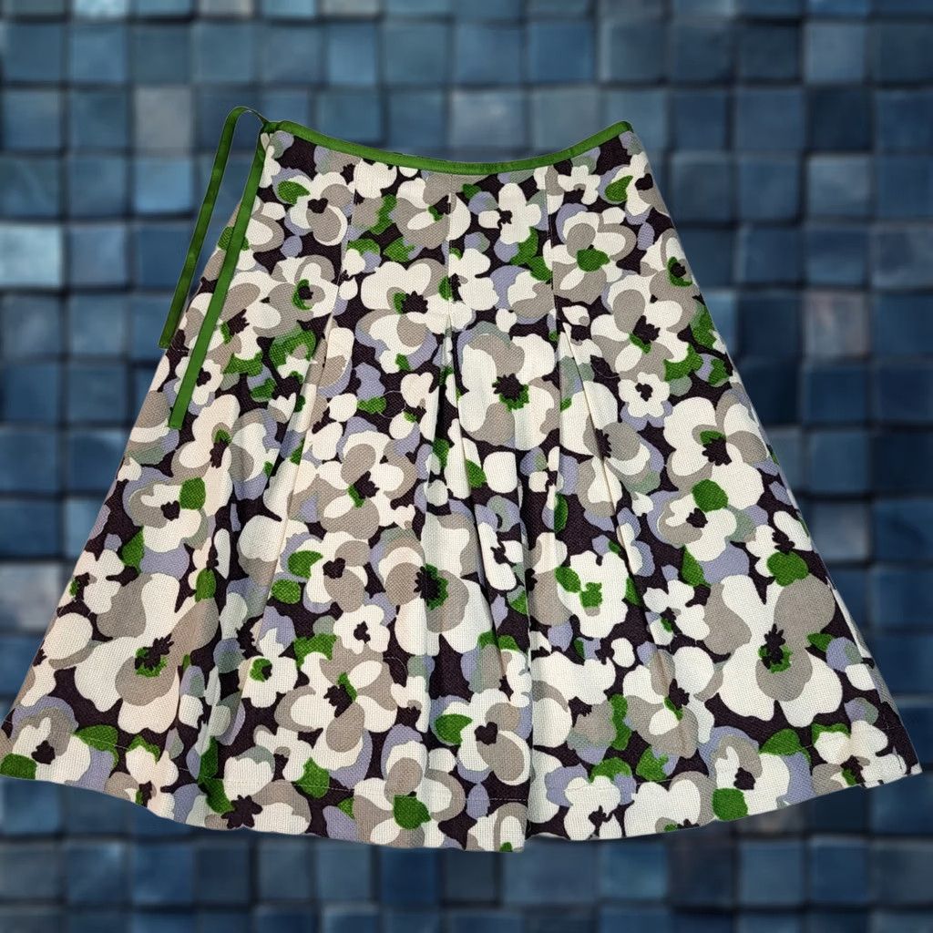 Mango MNG By Mango Women's Pleated Floral Skirt Size 4 Green Knee Length Skirt Mens? Womens Size 27" / US 4 / IT 40 - 1 Thumbnail
