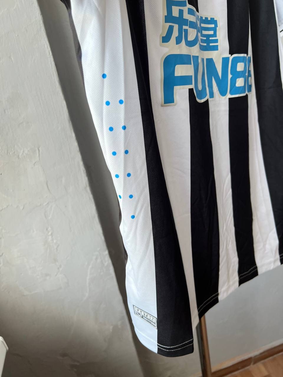 Castore 2022/23 NEWCASTLE UNITED HOME SOCCER JERSEY FOOTBALL SHIRT L Size US L / EU 52-54 / 3 - 10 Thumbnail