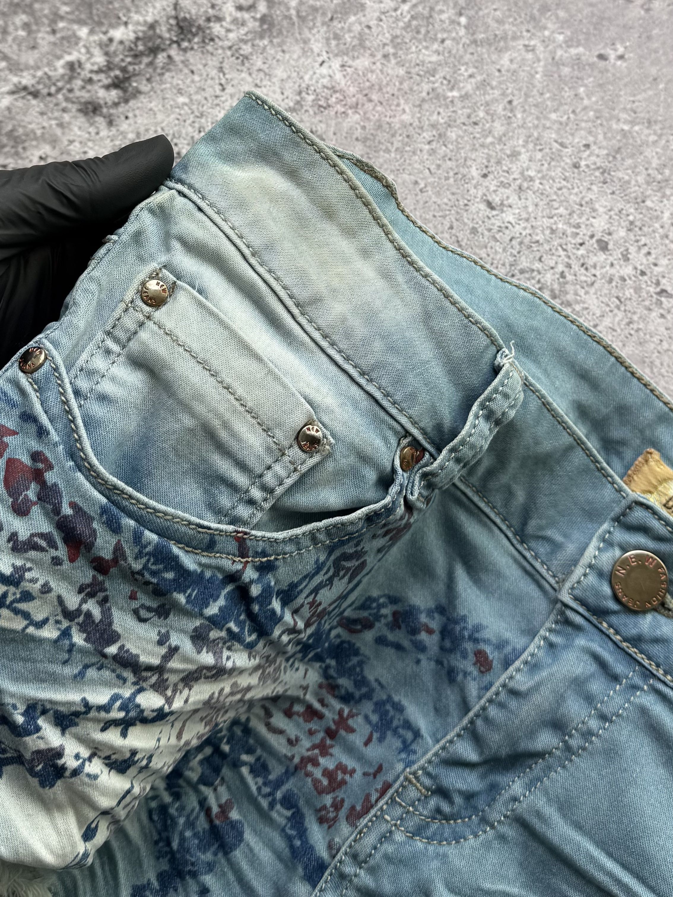 Vintage Y2K Graphic Print Shorts Distressed Hot Pants Festival (E8) Size 30" / US 8 / IT 44 - 3 Thumbnail