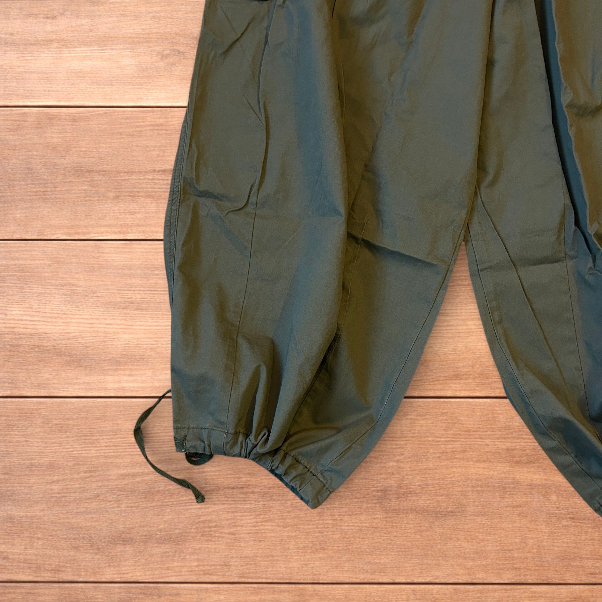 Japanese Brand Super baggy wide Korean cargo parachute trousers in khaki. Size US 34 / EU 50 - 4 Thumbnail
