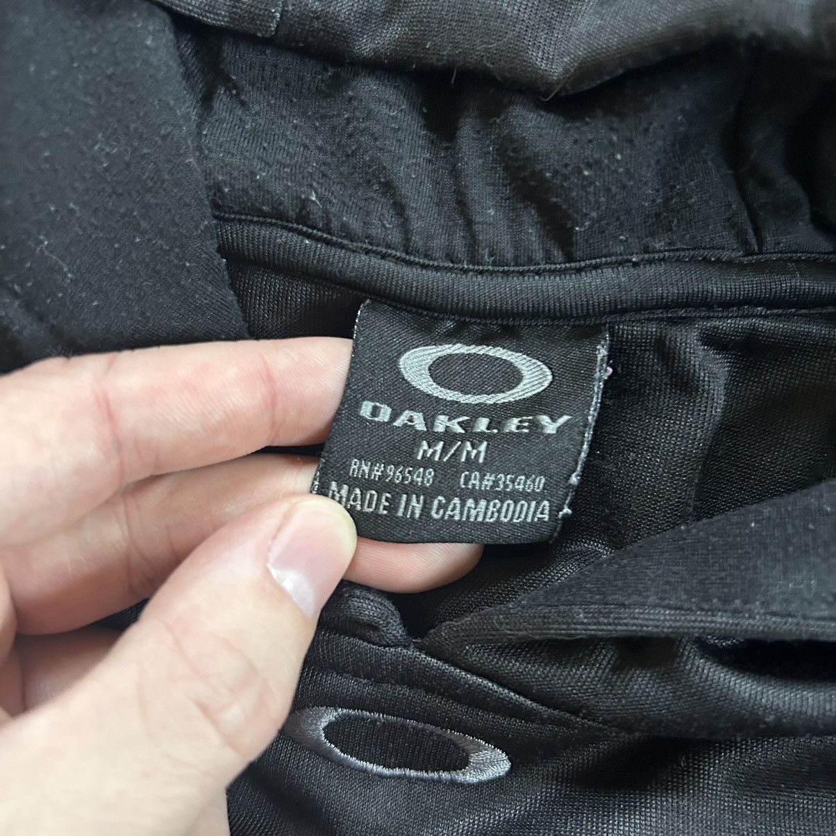 Oakley LATE 2000’s BASiC BLACK ON BLACK POLYESTER FLEECE HOODiE Size US M / EU 48-50 / 2 - 3 Thumbnail