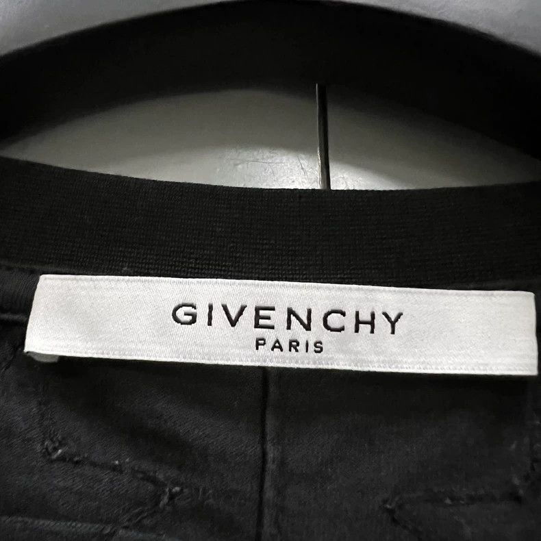 Givenchy Givenchy Collar Star Round Neck Short Sleeve, Size L Size US L / EU 52-54 / 3 - 4 Thumbnail