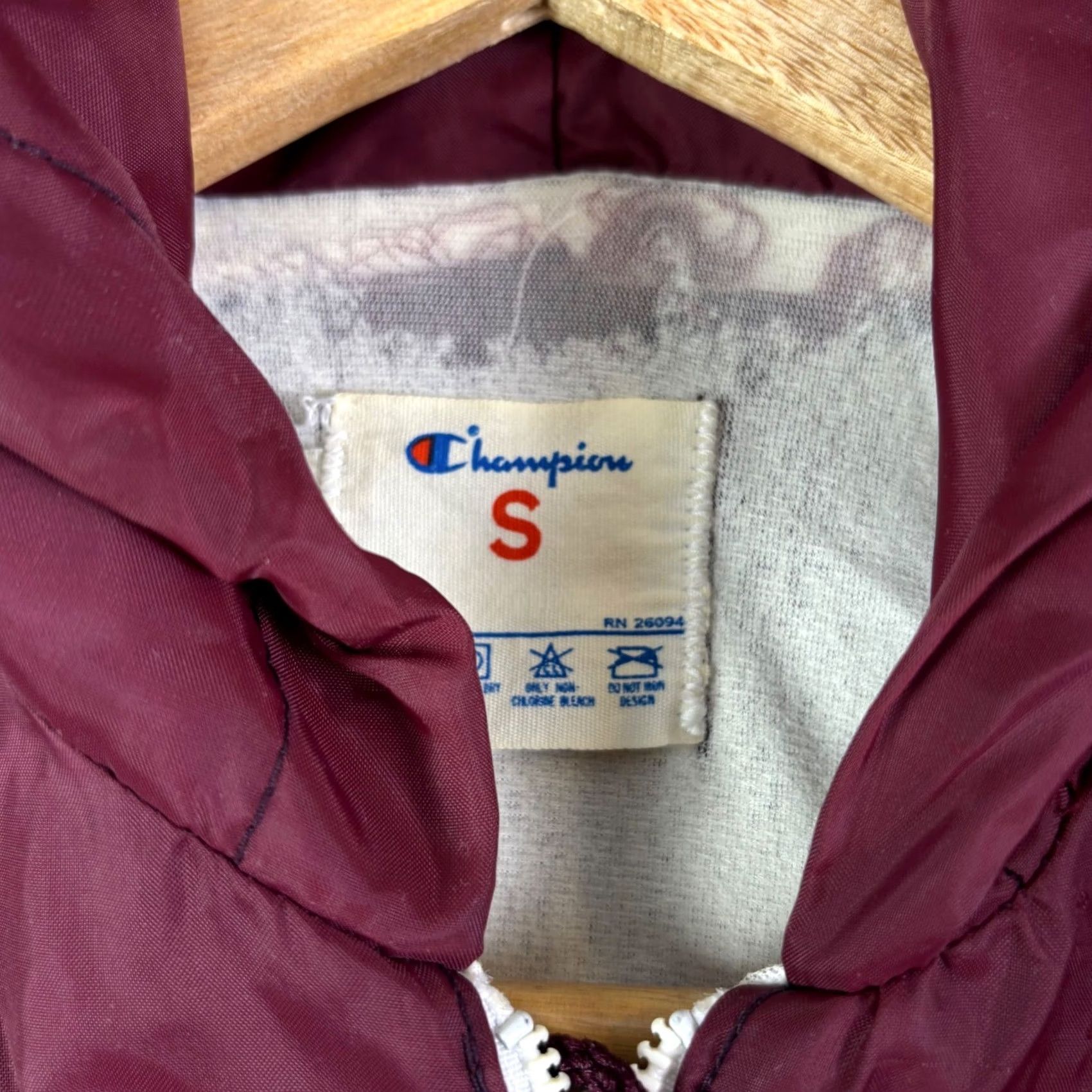 Champion VINTAGE Champion Jacket Windbreaker Mens Small Maroon Zip Hooded Size US S / EU 44-46 / 1 - 4 Thumbnail