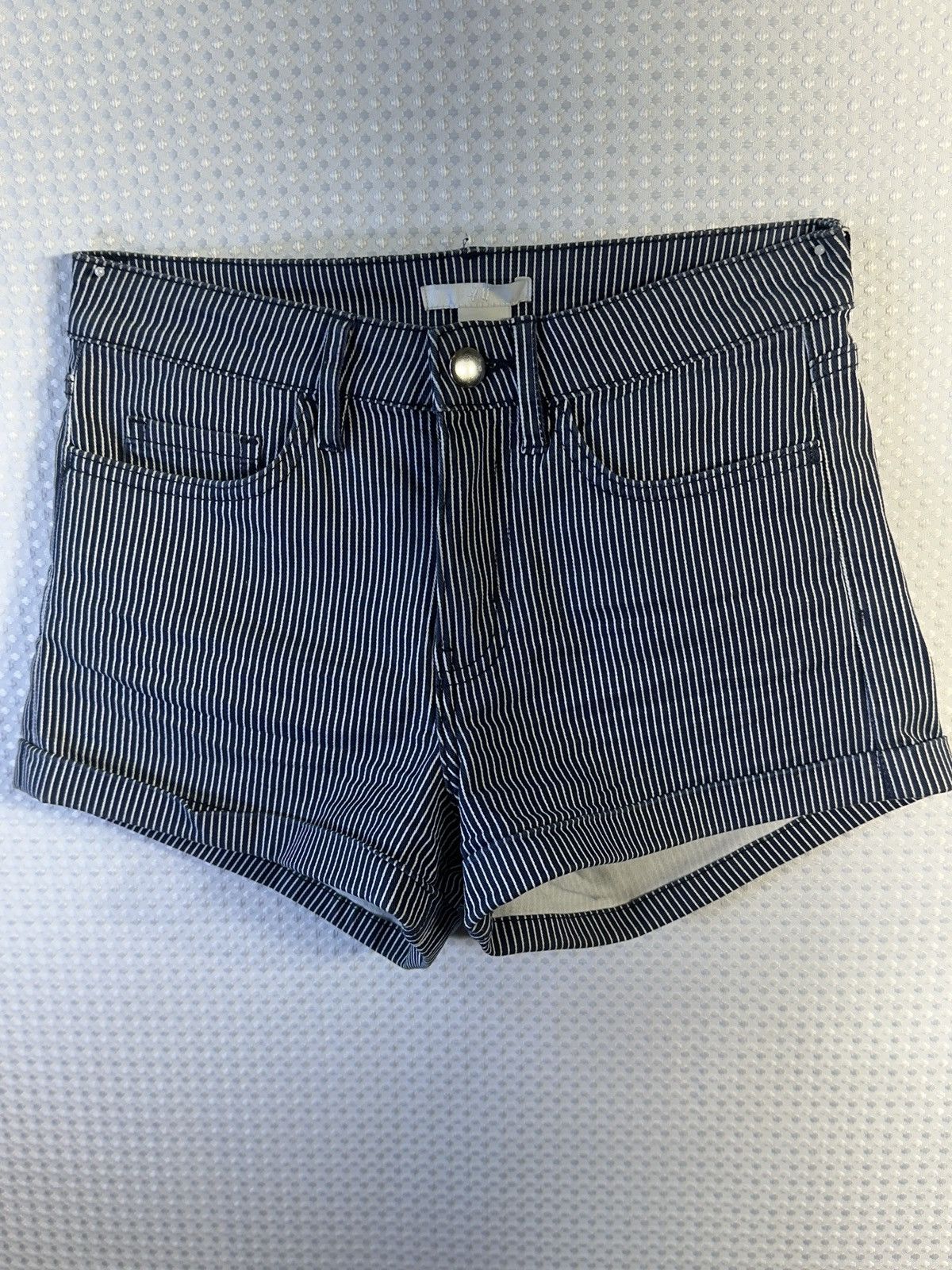 H&M H&M Black & White Striped Shorts Size 25" / US 0 / IT 36 - 1 Thumbnail