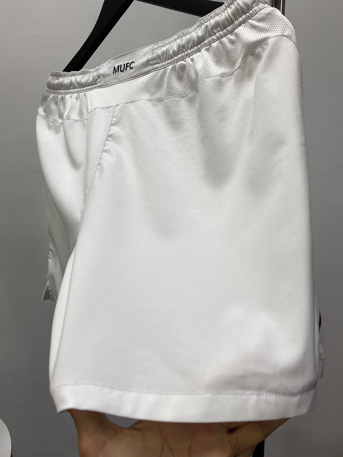 Nike Nike Manchester United 2010 2011 Football Soccer Shorts Size US 32 / EU 48 - 17 Thumbnail