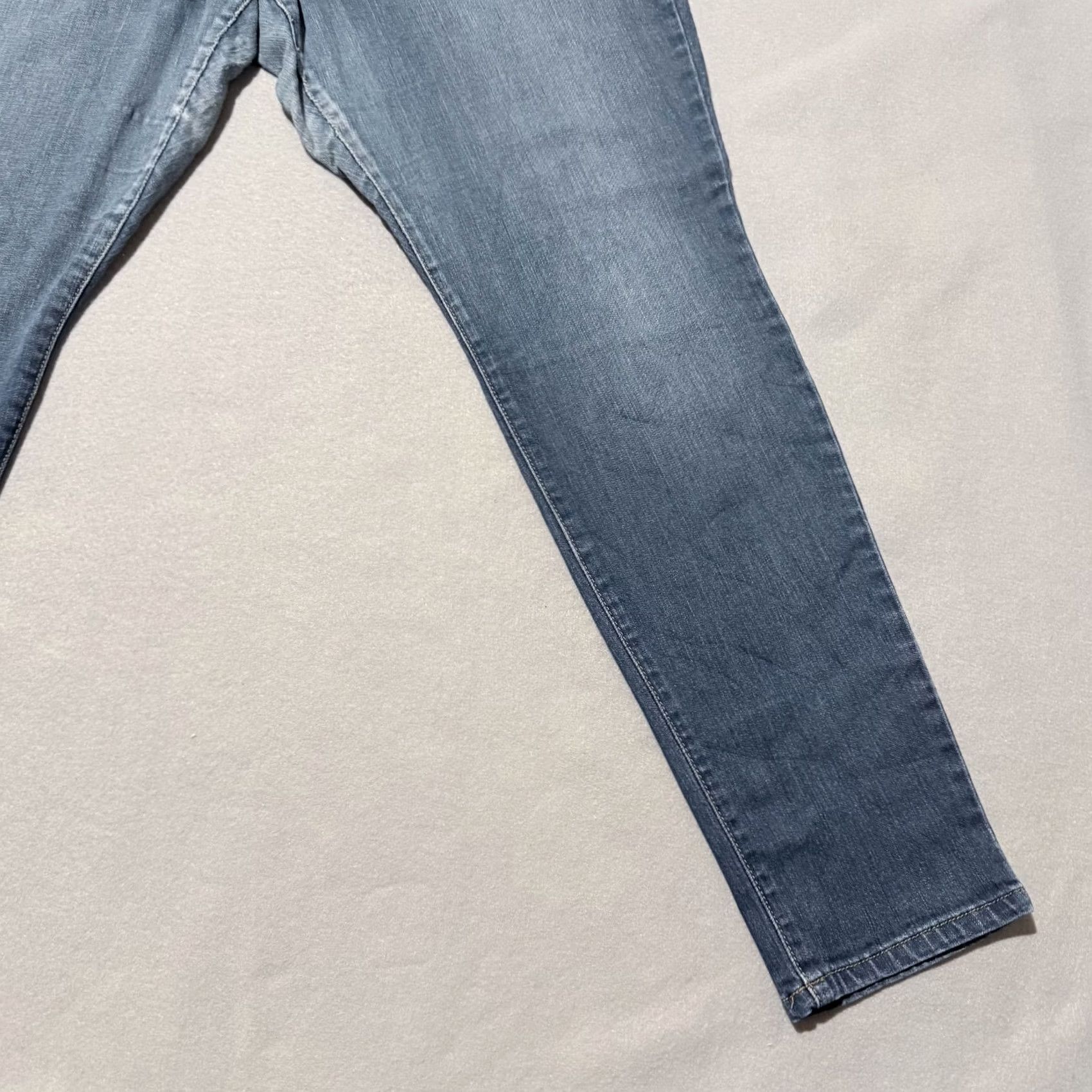 Gloria Vanderbilt Gloria Vanderbilt Jeans Women's Slimming All Around Denim Skinny Zip Fly 16 Blue Jeans Women 16 Slimming City Preppy Classic Mens Girls Size 38" / US 16 / IT 52 - 6 Thumbnail
