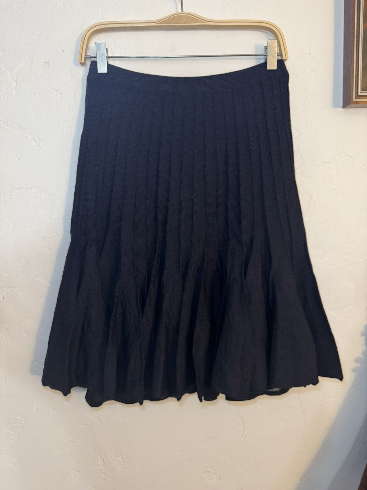 St. John VINTAGE ST. JOHN SKIRT BLACK KNIT PLEATED KNEE LENGTH SZ 4 Size 27" / US 4 / IT 40 - 1 Thumbnail