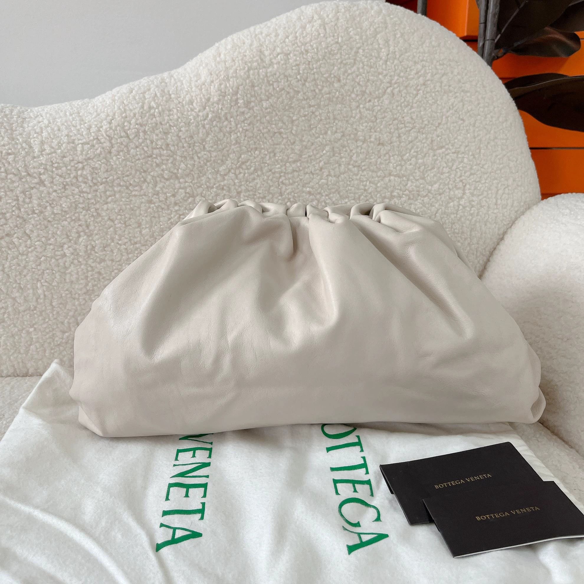 Bottega Veneta Bottega Veneta White The Pouch 38x19 Used Size ONE SIZE - 1 Thumbnail