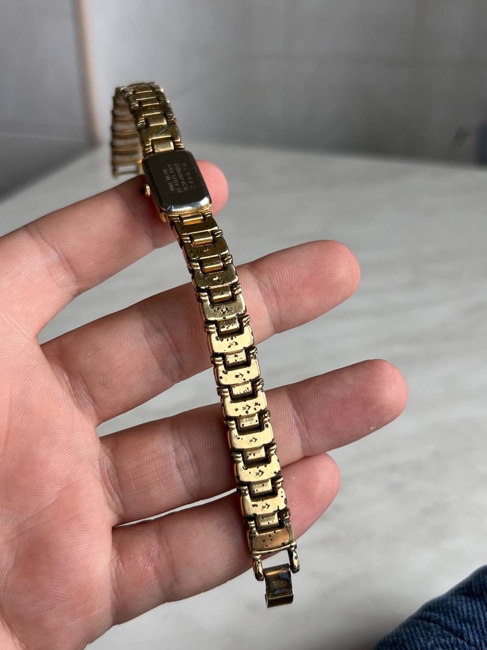 Vintage Vintage 1997 Seiko Curved Shaped Face 18 Karat Gold Plated Size ONE SIZE - 9 Thumbnail
