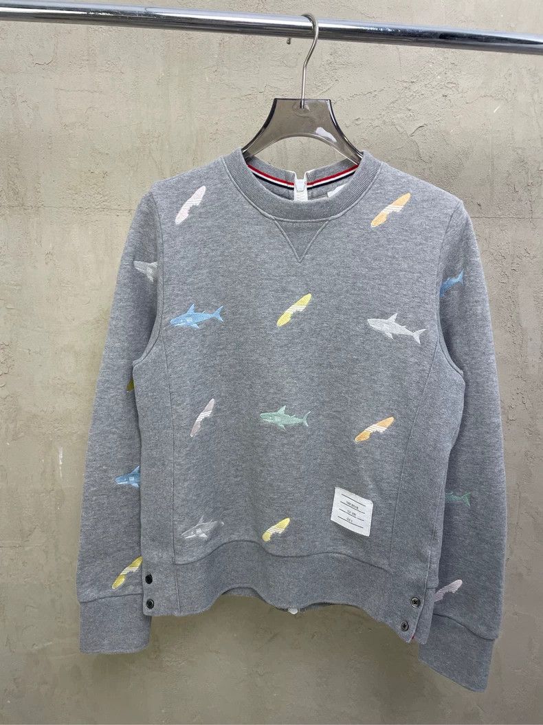 Thom Browne Thom browne Gray shark surfboard embroidered round neck bac Size US XS / EU 42 / 0 - 1 Thumbnail