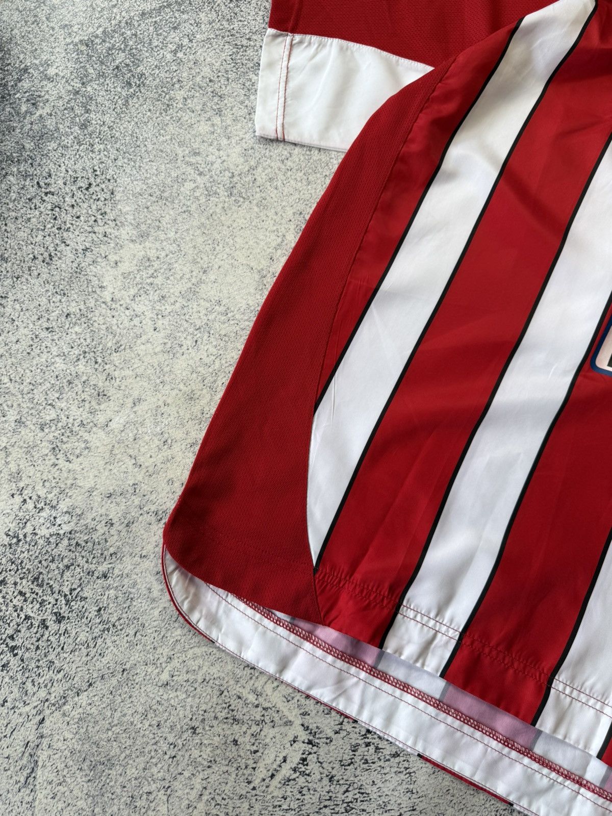 Vintage Vintage Sheffield United Retro Home Football Shirt 2004/05 Size US XL / EU 56 / 4 - 16 Thumbnail