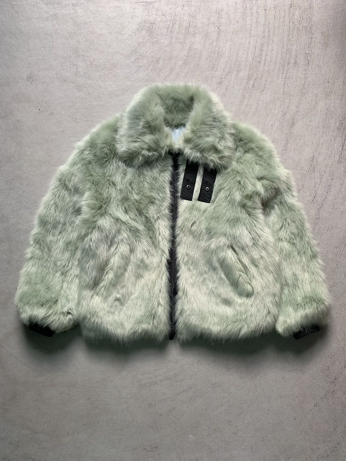 Ambush Design × Nike ✨ NIKE x AMBUSH REVERSIBLE FAUX FUR JACKET  display picture 1