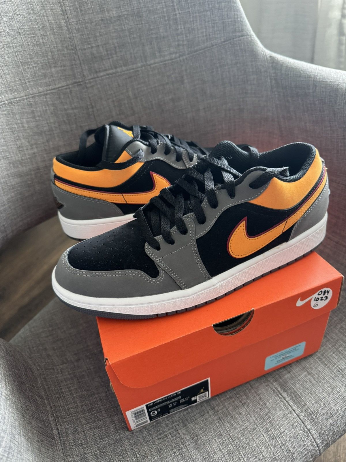 Jordan Brand Air Jordan 1 Low SE Size US 9.5 / EU 42-43 - 4 Thumbnail