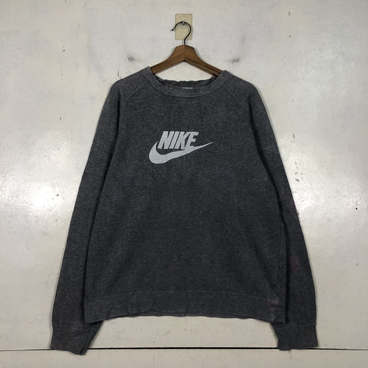 Nike 📌Vintage Sweatshirt Nike Big Logo Sun Faded Size US XL / EU 56 / 4 - 3 Thumbnail