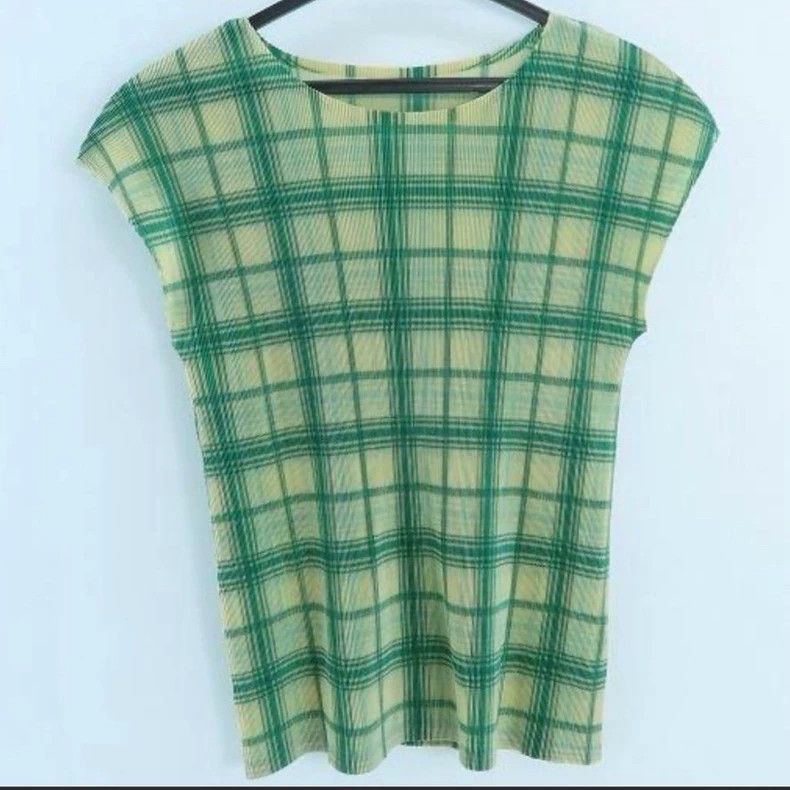 Issey Miyake issey miyake Pleated ribbed top 2505-Nextarrow Size S / US 4 / IT 40 - 1 Thumbnail