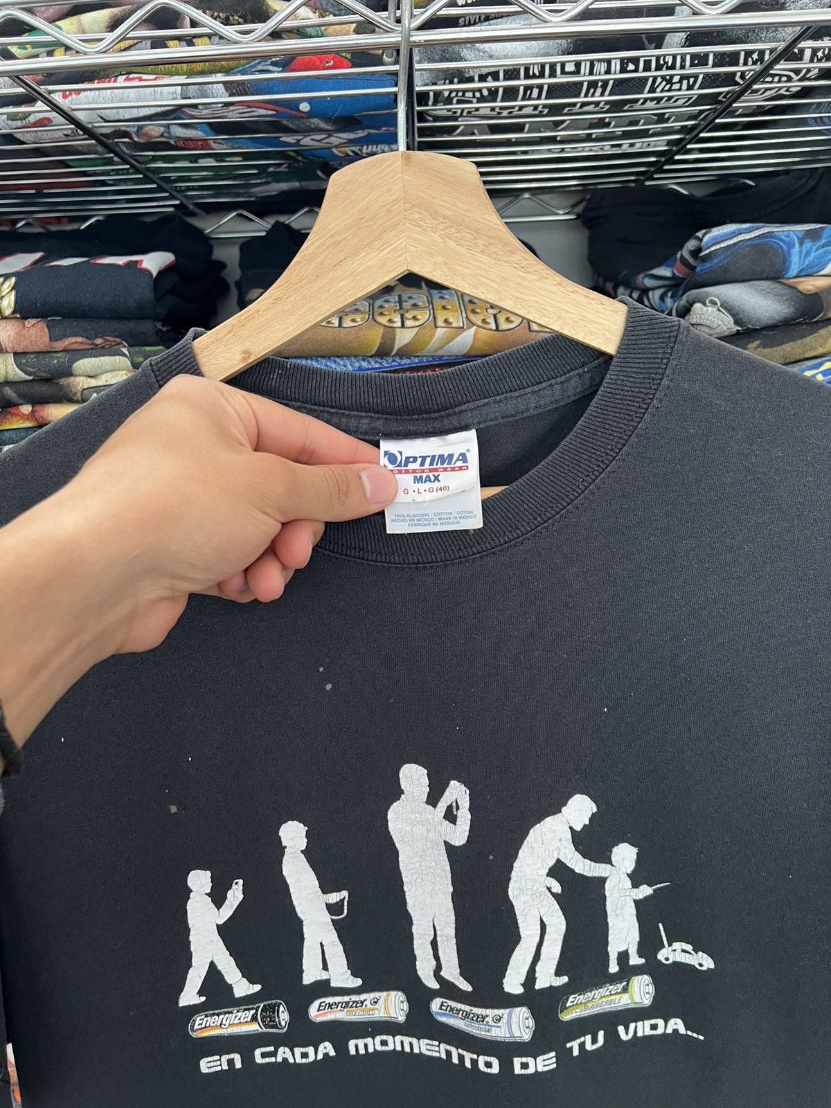 Vintage 2000s Energizer Battery Spanish Promo Tee Size US L / EU 52-54 / 3 - 4 Thumbnail