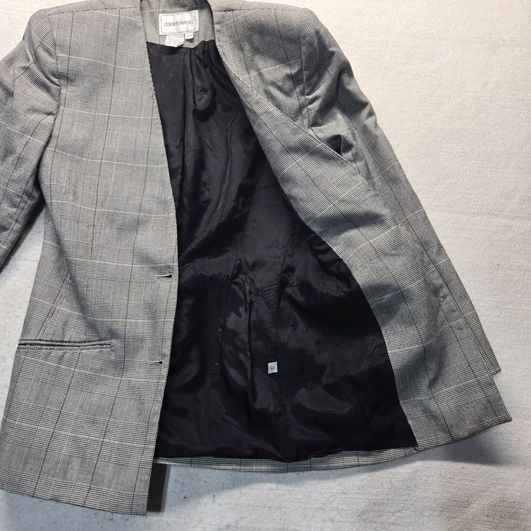 Vintage Daniel Niveau Gray Jacket Blazer Women's 6P Long Sleeve Suit Pietie Size 6P plaid polyester lined Brand: Daniel Niveau Size M / US 6-8 / IT 42-44 - 4 Thumbnail