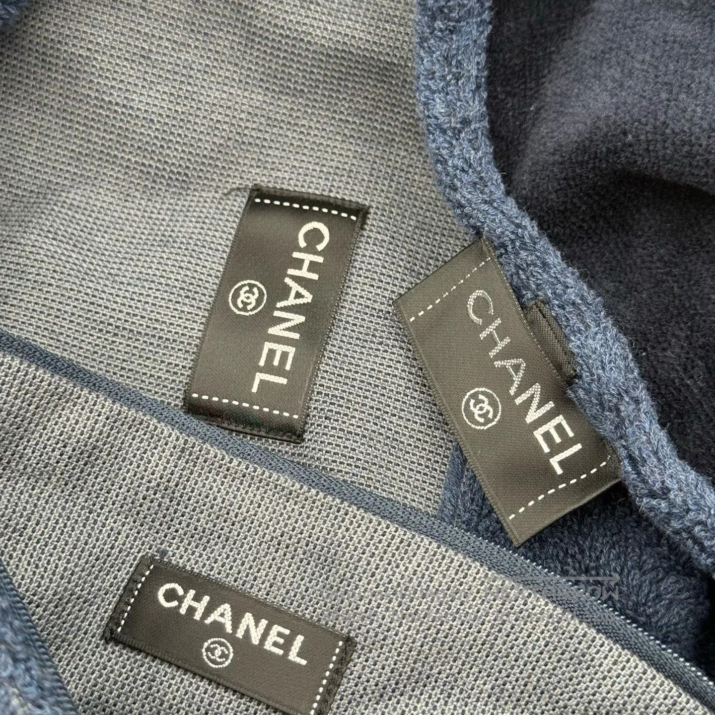 Chanel Chanel Three. Size ONE SIZE - 8 Thumbnail