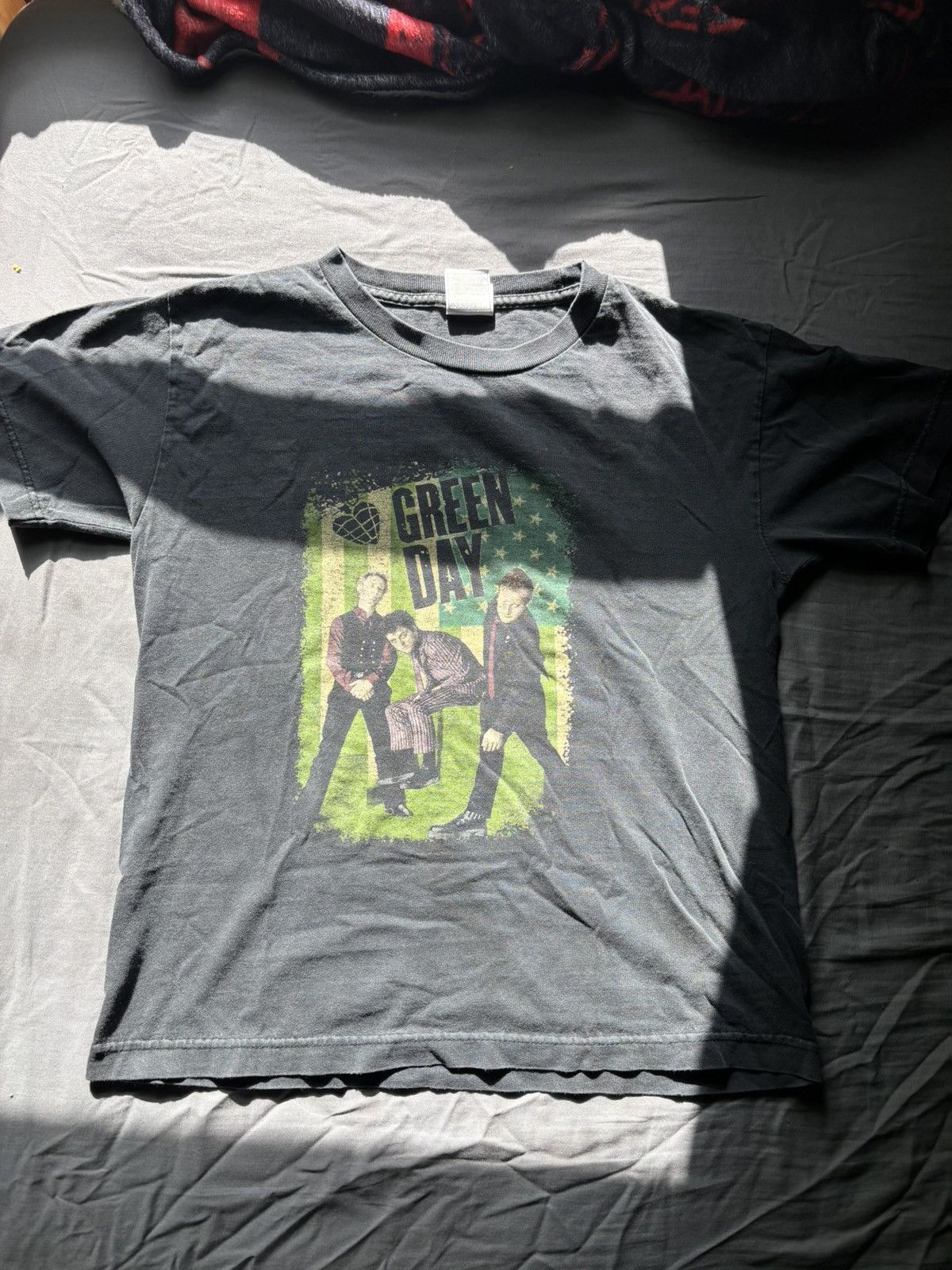 Band Tees × Vintage Vintage 2000's Original Greenday American Idiot Tour Shirt Size XS / US 0-2 / IT 36-38 - 1 Thumbnail